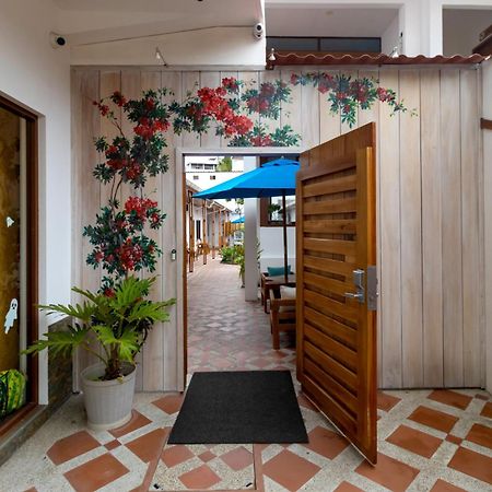 Plaza Luna Suites Puerto Ayora  Luaran gambar