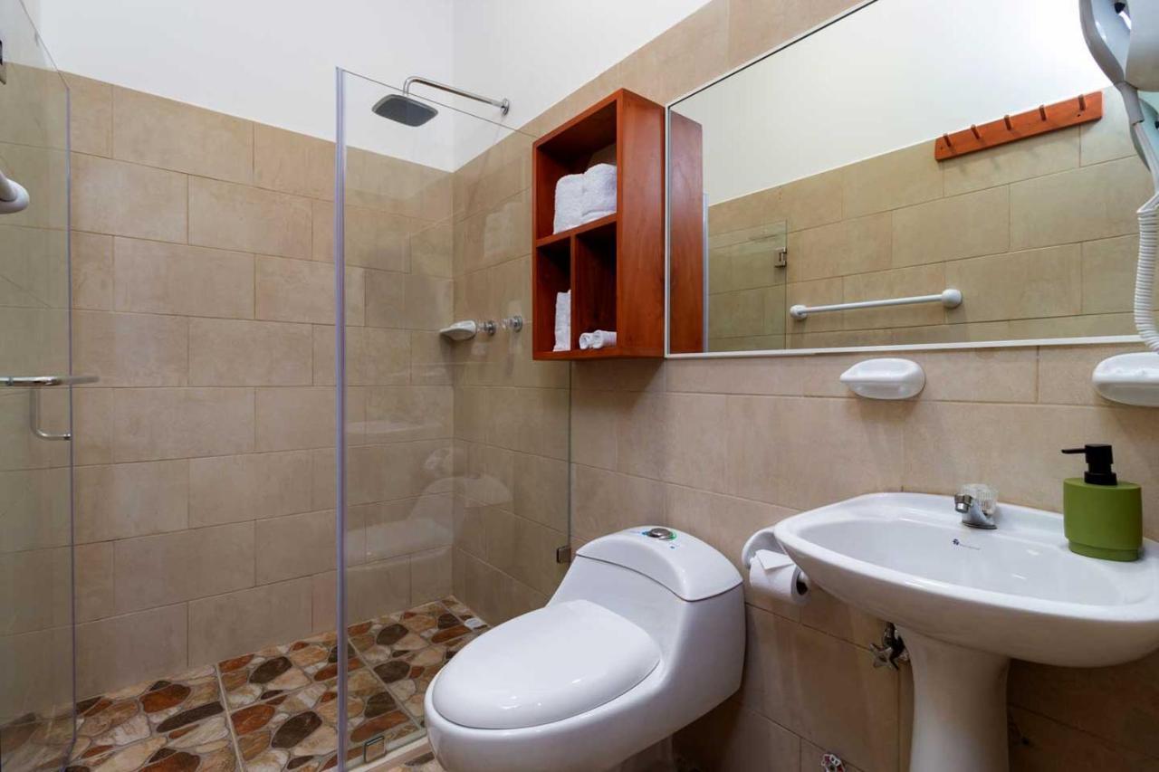 Plaza Luna Suites Puerto Ayora  Luaran gambar