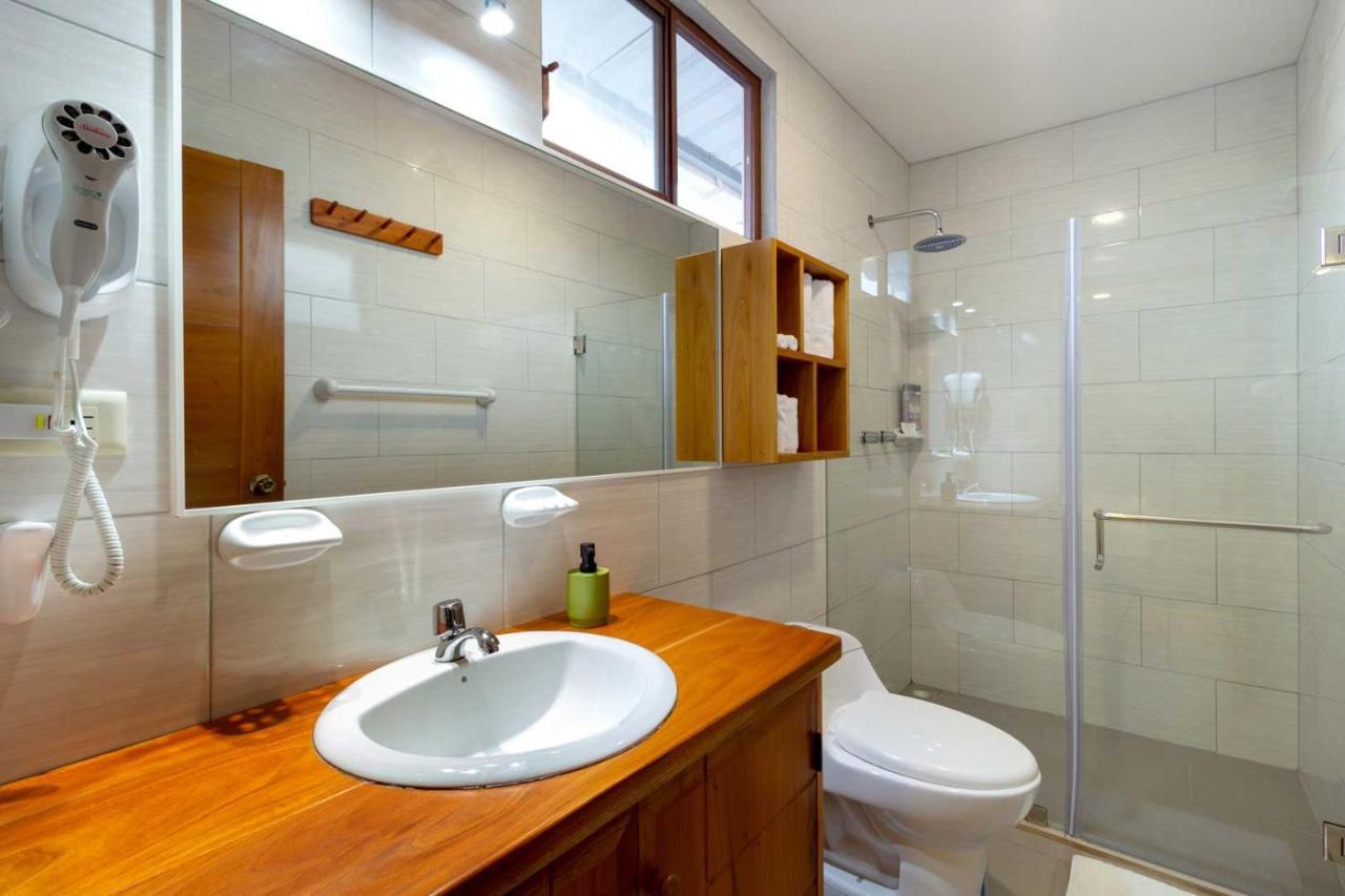Plaza Luna Suites Puerto Ayora  Luaran gambar
