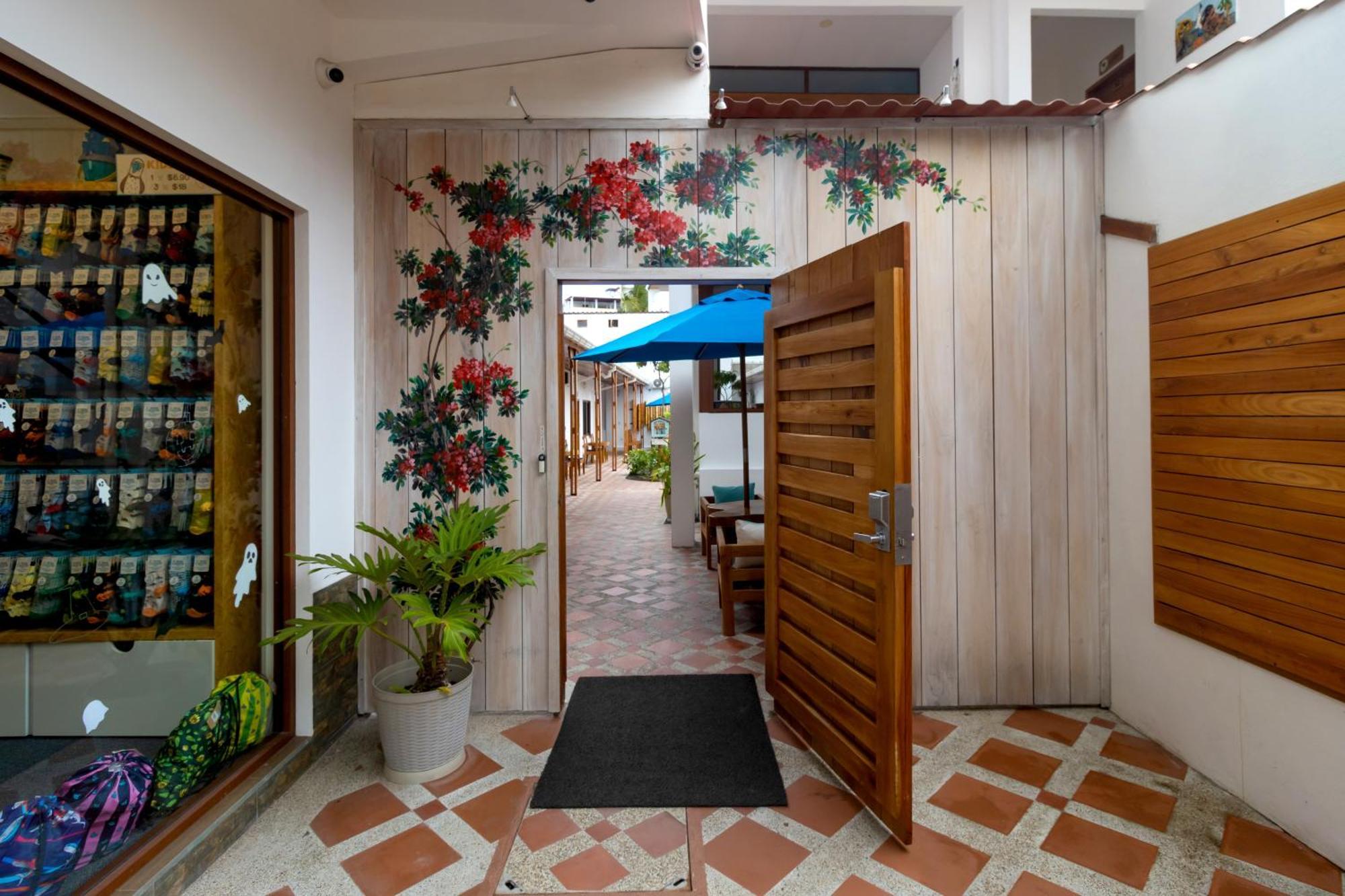 Plaza Luna Suites Puerto Ayora  Luaran gambar